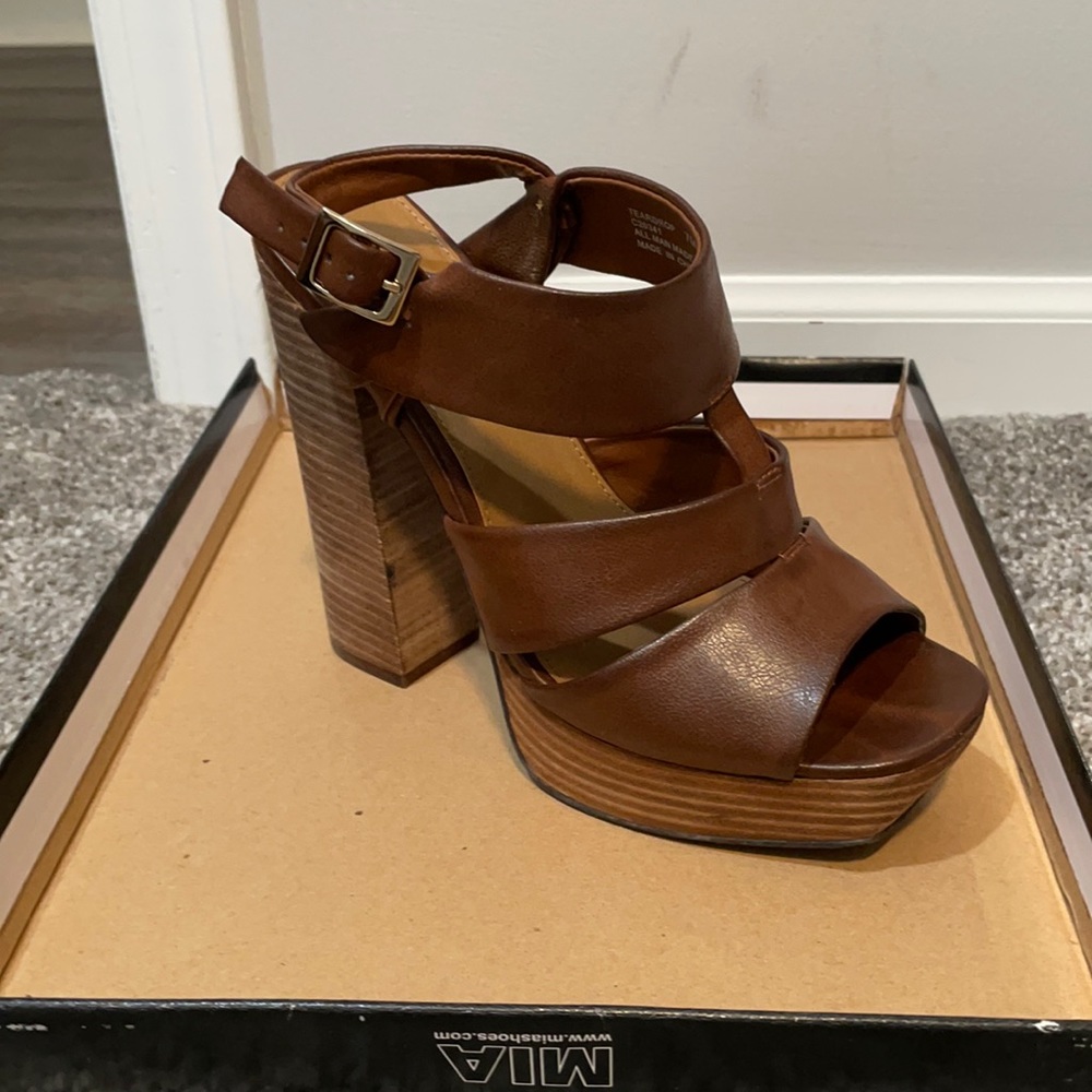 Mia teardrop platform sandals
